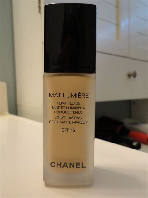 chanel mat lumiere foundation review|Chanel Mat Lumiere Soft Matte Makeup with SPF 15 Helps .